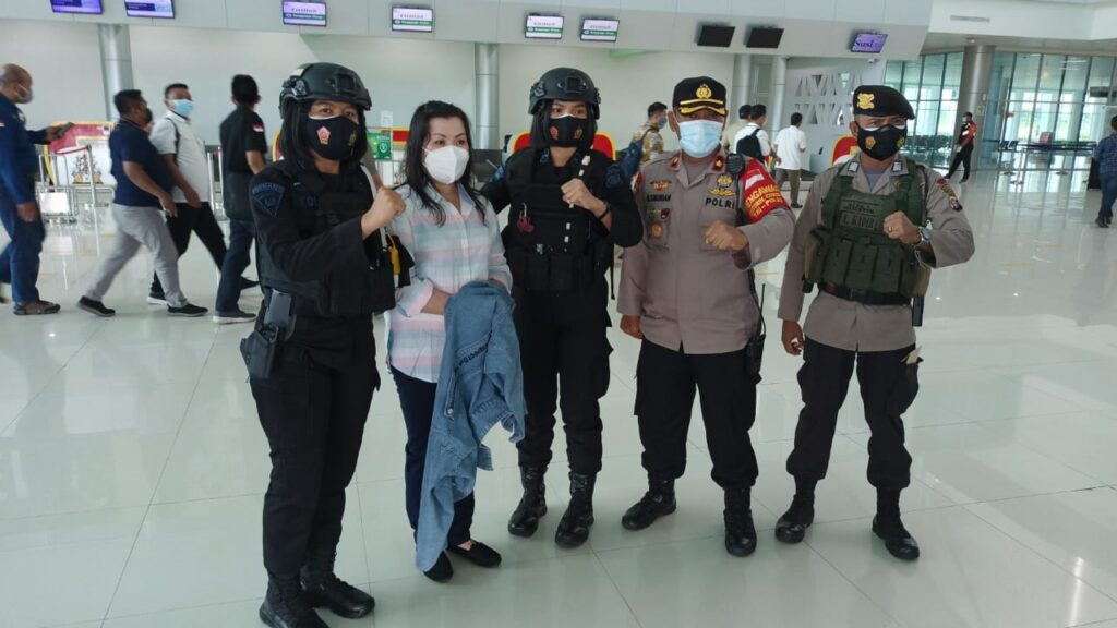 Foto personil Polresta Palangka Raya yang kawal pemindahan warga binaan
