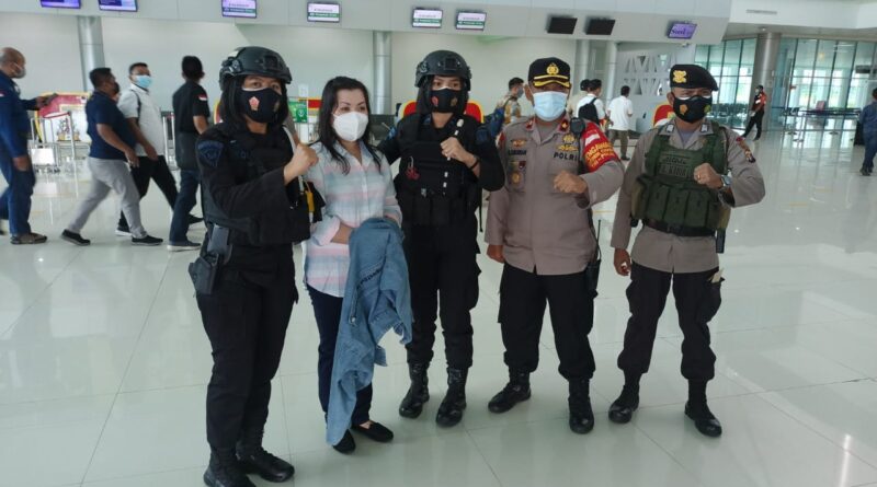 Foto personil Polresta Palangka Raya yang kawal pemindahan warga binaan