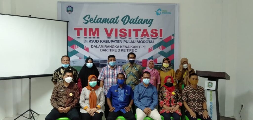 Foto bersama tim hadir saat acara vitasi digelar