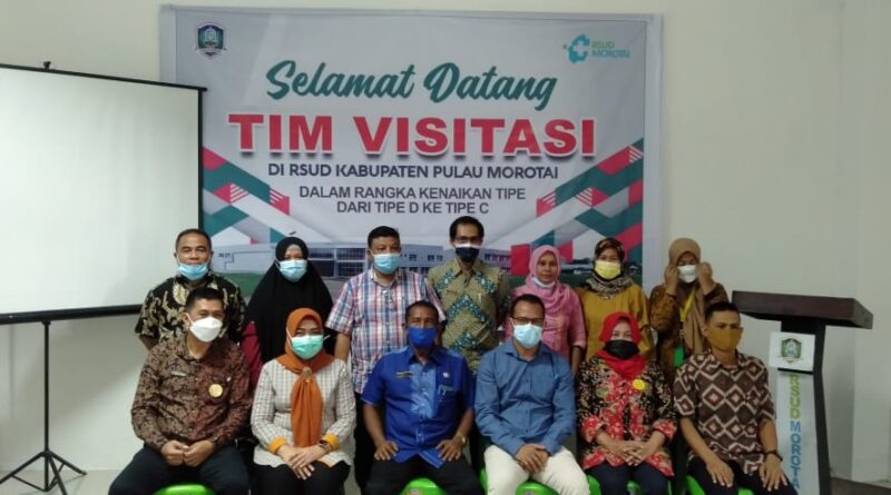 Foto bersama tim hadir saat acara vitasi digelar