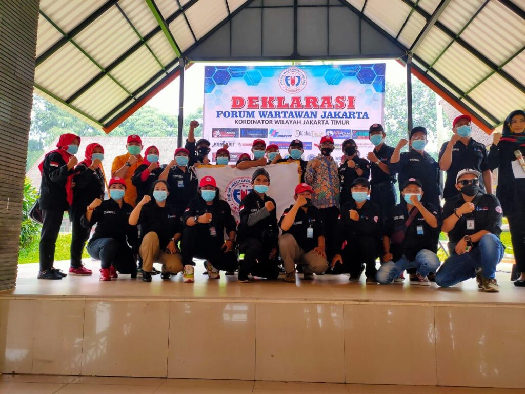 Foto bersama peserta yang hadir dalam acara deklarasi