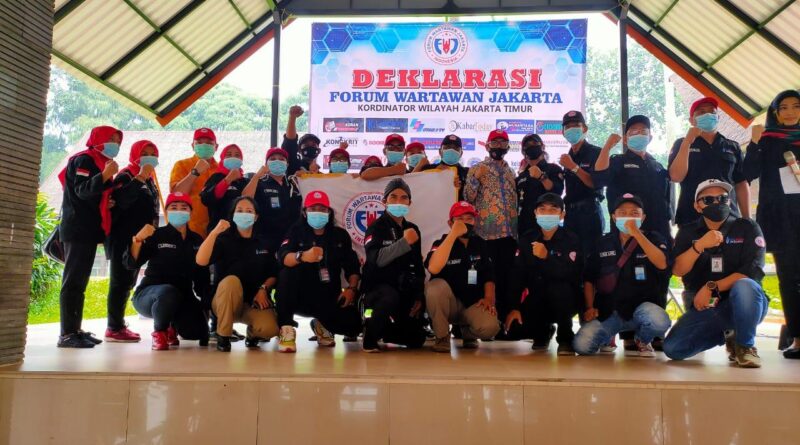 Foto bersama peserta yang hadir dalam acara deklarasi