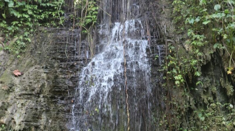 Foto air terjun yang dipantau langsung kelokasi