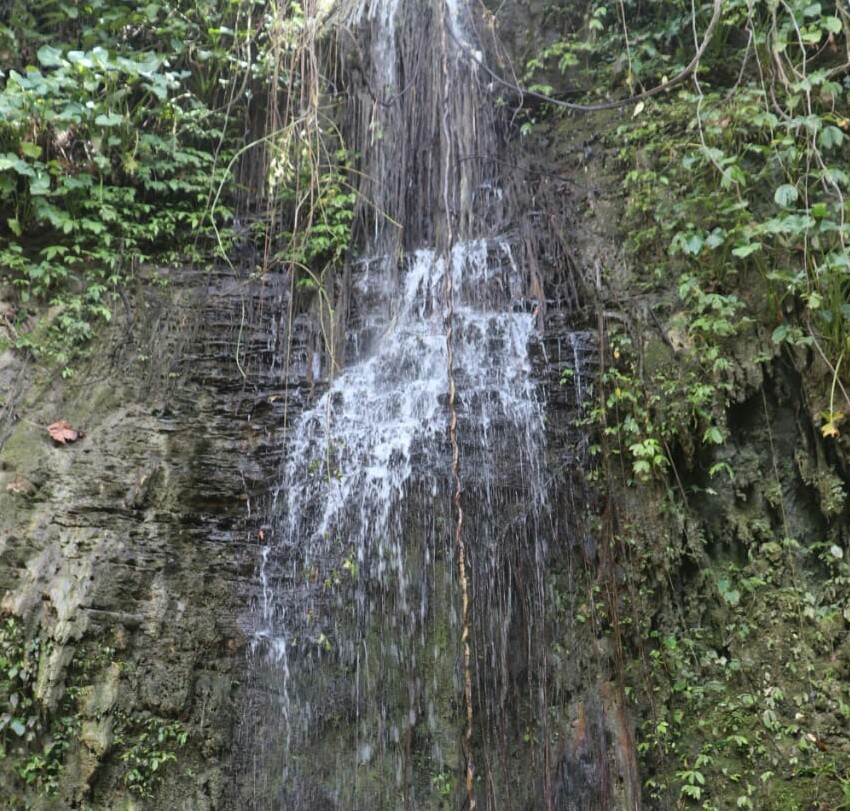 Foto air terjun yang dipantau langsung kelokasi