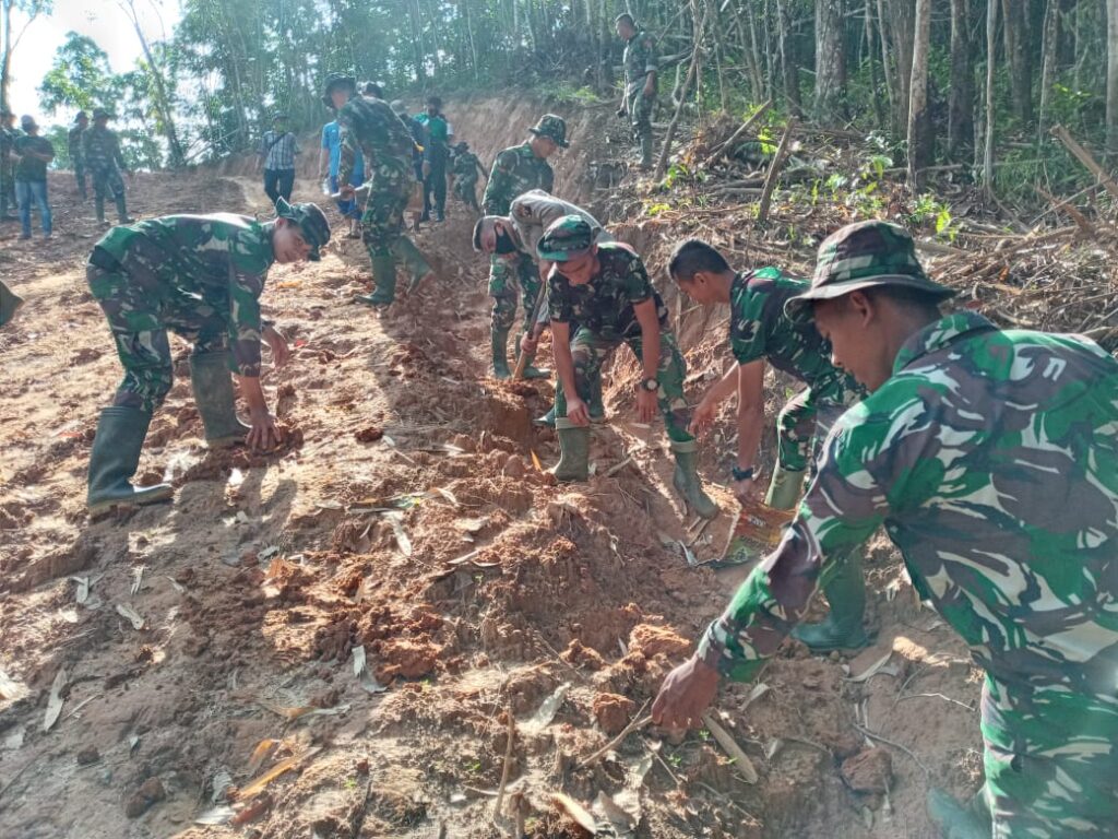 Foto Satgas TMMD ke 110 Saat beraktivitas