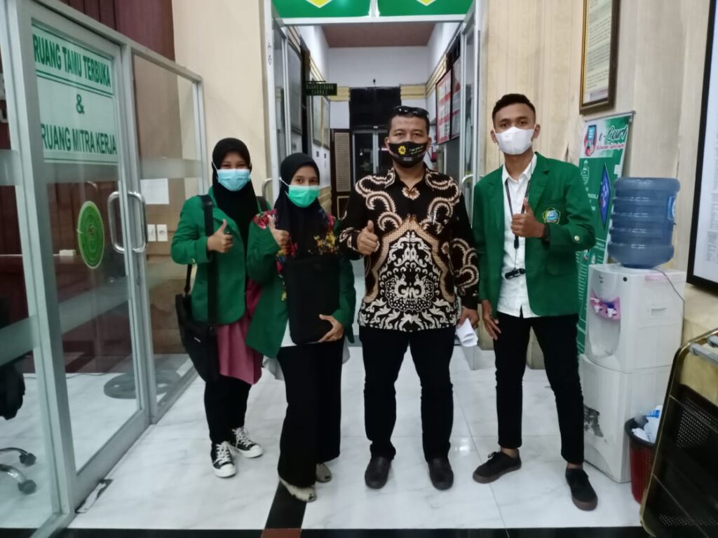 Foto mahasiswa magang danEka Putra Zakran, SH