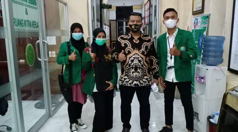 Foto mahasiswa magang danEka Putra Zakran, SH