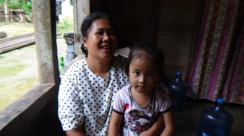 Warga Desa Loloana'a Lolomoyo, Gunungsitoli (Foto: IST)