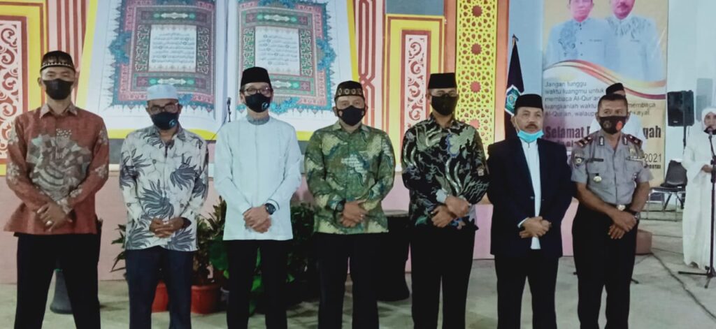 Foto Bupati dan beberapa pihak lainnya saat hadiri acara