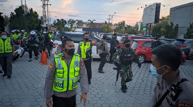 Foto personel Kapolresta Palangka Raya cek keamanan Ibadah Jumat Agung lalu