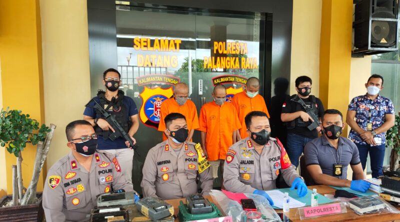 Foto suasana Press Release penangkapan tersangka curat alat exavator