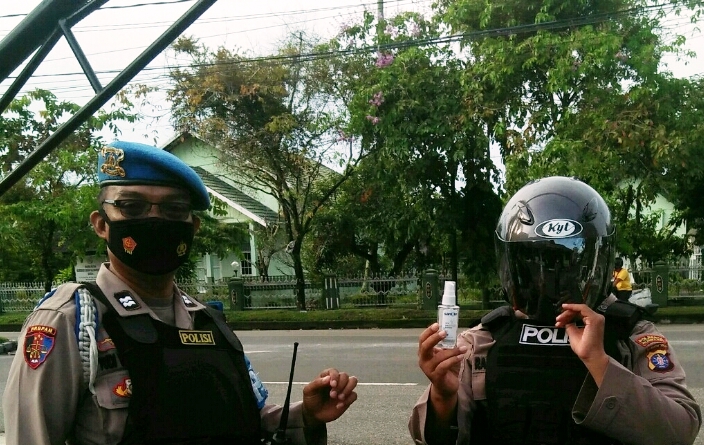 Foto Propam Polsek Pahandut saat lakukan pengawasan Prokes