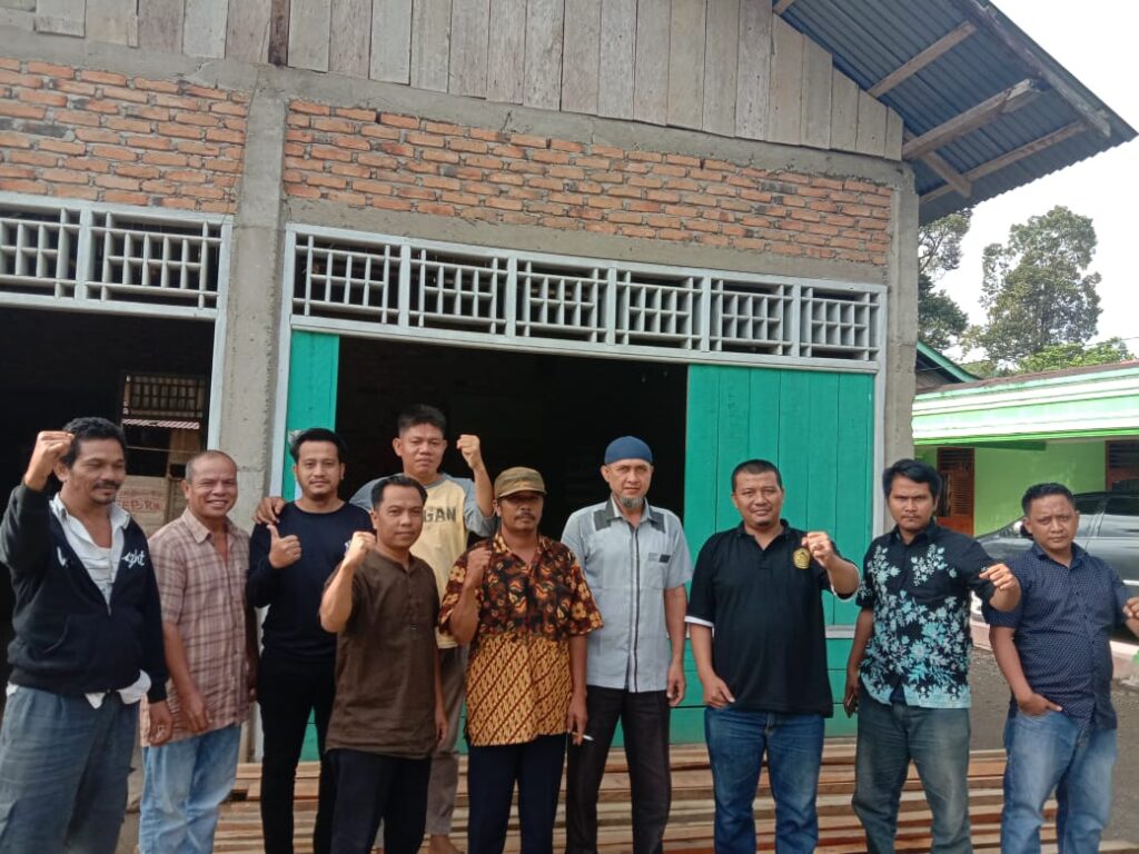 Foto Anggota KSU Serumpun saat penyelidikam didampingi EPZA