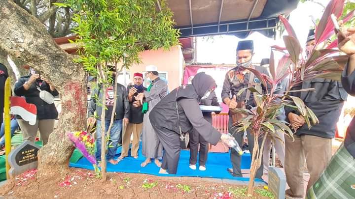 Foto Fahira Idris saat berziarah