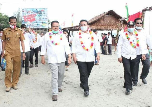 Foto Bupati Nias Barat saat Launching Kamadu Beach