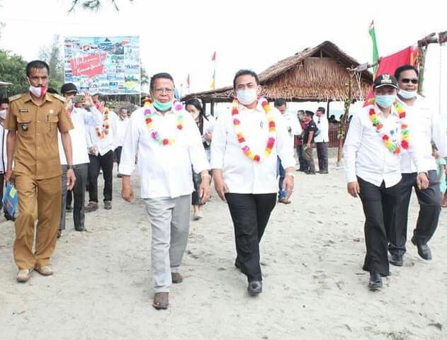 Foto Bupati Nias Barat saat Launching Kamadu Beach