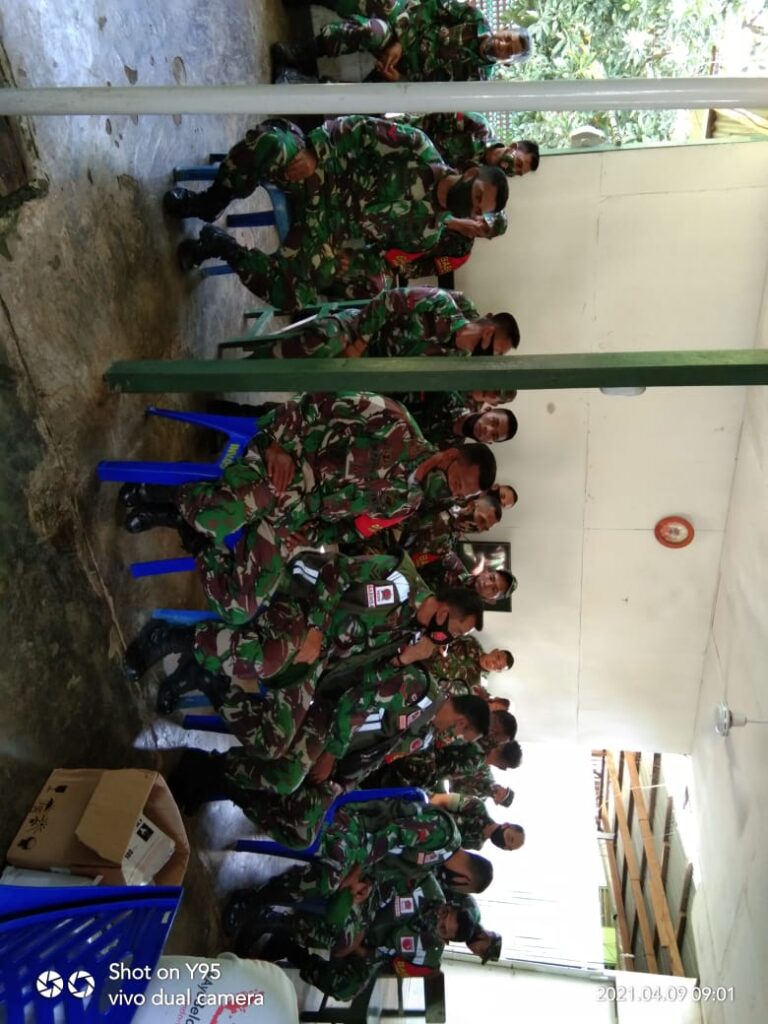 Foto Anggota Koramil 1508-05/Daruba yang ikut divaksin