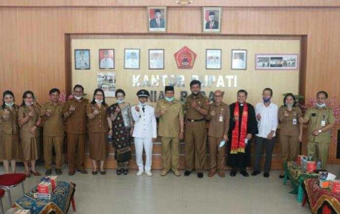 Foto bersama seusai pelantikan