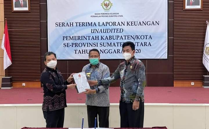 Penyerahan LKPD Kabupaten Nias Barat kepada BPK Perwakilan Sumatera Utara (Foto: IST)