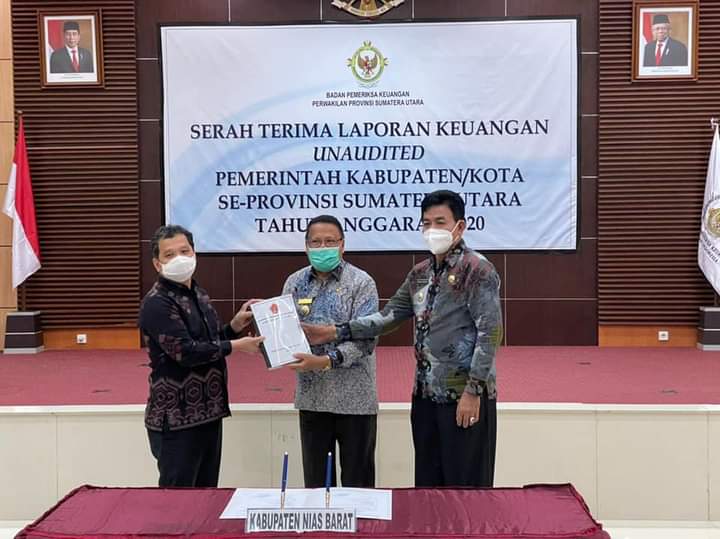 Penyerahan LKPD Kabupaten Nias Barat kepada BPK Perwakilan Sumatera Utara (Foto: IST)