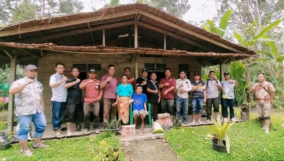 Kunjungan Insan Pers Nias Barat ke Desa Wango (Foto: IST)