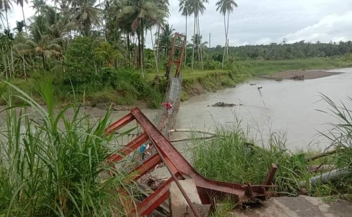 Penampakan Jembatan Moro'o yang Rusak di Kabupaten Nias Barat (Foto; IST)