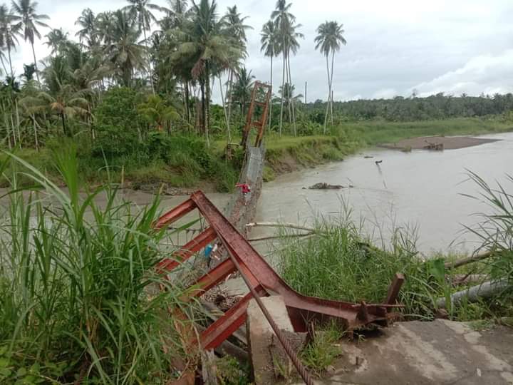 Penampakan Jembatan Moro'o yang Rusak di Kabupaten Nias Barat (Foto; IST)