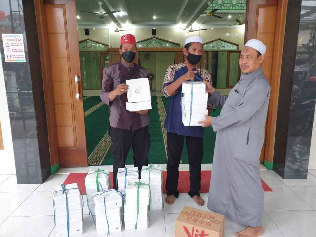 Pemberian Titipan Sembako Fahira Idris oleh Danwil Jaktim (Foto: IST)