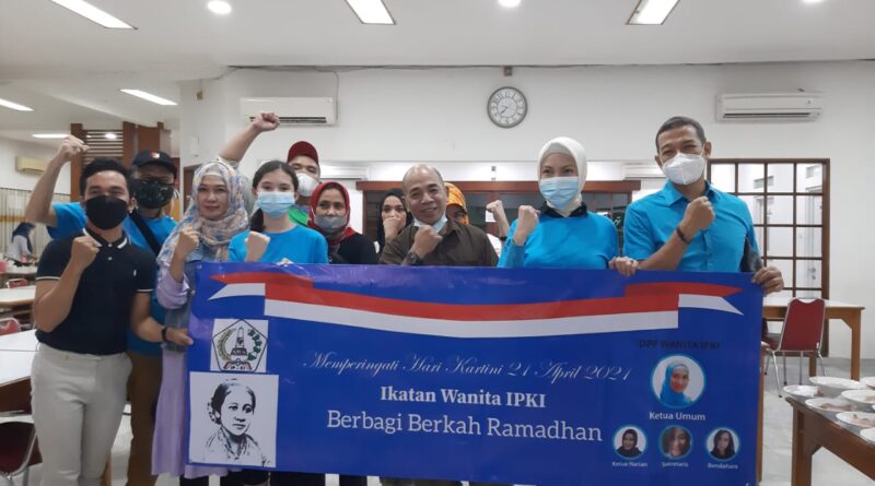 Hari Kartini IPKI Laksanakan Bakti Sosial Di Jalan Raya Ampera Jakarta Selatan.(Ist)