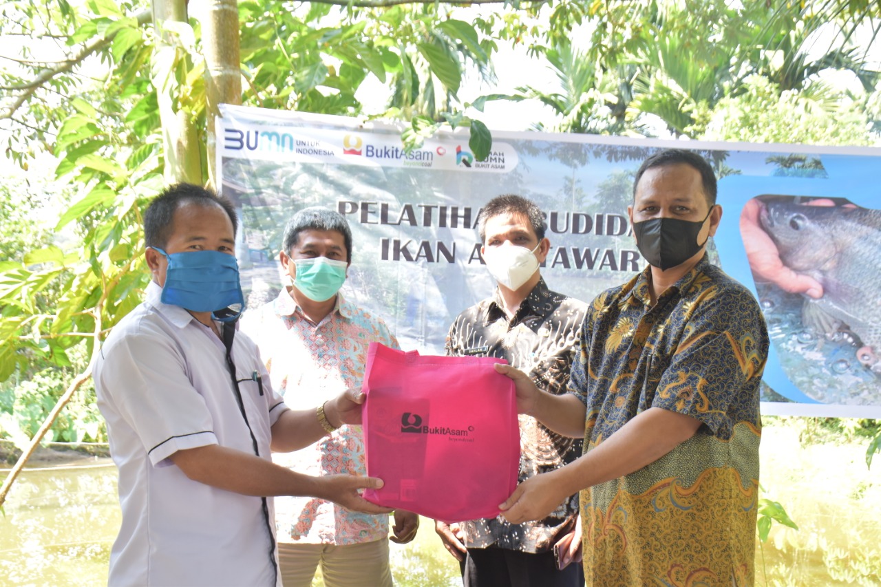 PTBA Gandeng Mantan Pekerja PETI Ikuti Pelatihan Budidaya Ikan Tawar. (Ist)