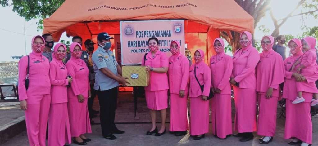 Ketua Bhayangkari Pulau Morotai Support Tim Penugas Pengamanan Idul Fitri 2021