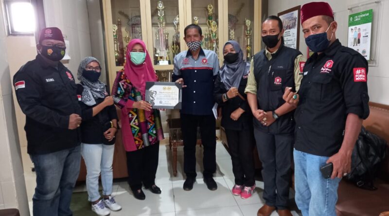 Fahira Idris Berikan Penghargaan Kepada Puskesmas Cakung Jaktim