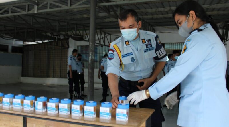 Pengumpulan Hasil Tes Urine Petugas Rutan I Medan, Rabu, 21 Juli 2021 (Foto: IST)