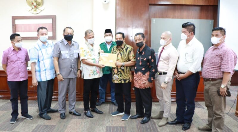 Foto Bersama KMP Bank Nagari Setelah Selesai Rapat, Rabu, 21 Juli 2021 (Foto: IST)