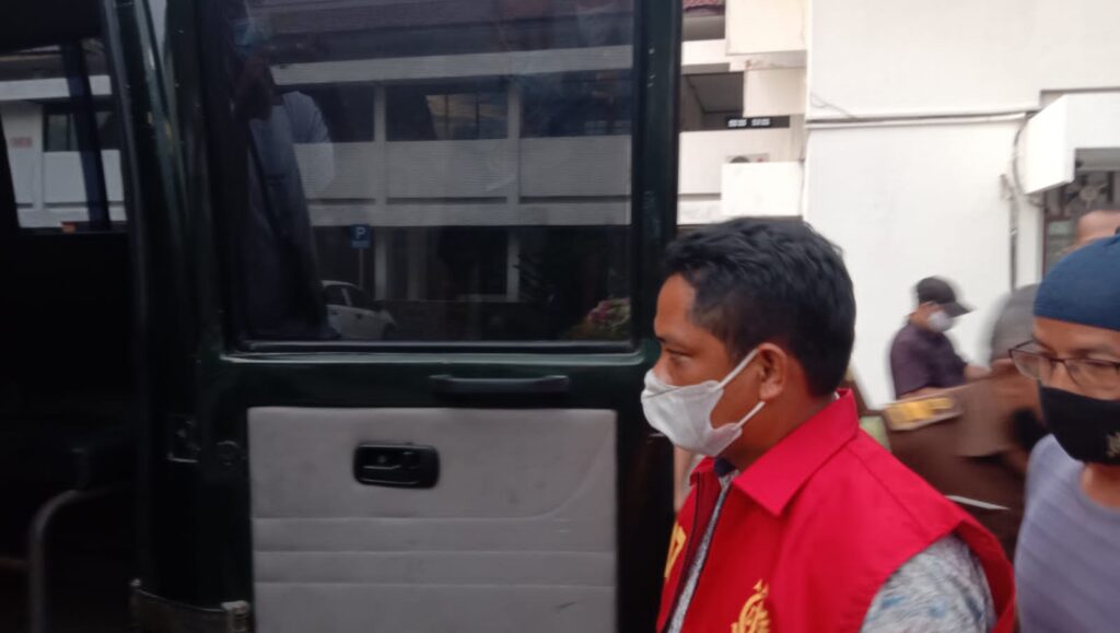 Tersangka Kasus Dugaan Korupsi BLT Covid-19 Desa Tarusan, Barito Selatan, Rabu, 21 Juli 2021 (Foto: IST)