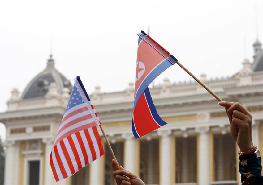 Bendera Amerika Serikat dan Korea Utara (Foto: matamatapolitik.com)