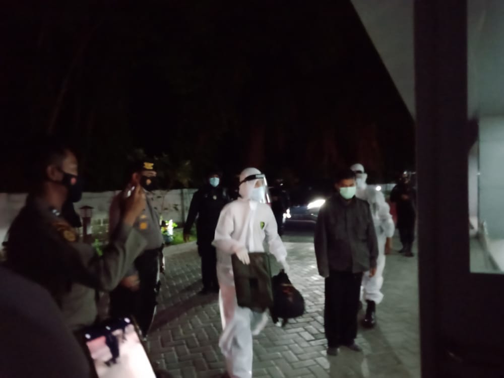 Pengamanan Pria yang Kabur dengan Swab Positif oleh Ditsamapta Polda Kalteng, Kamis, 21 Juli 2021 (Foto: IST)