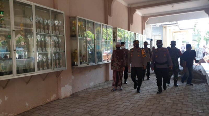 Rombongan Kapolresta Banyuwangi berkunjung di Pesantren Darussalam blokagung (Foto: ist)