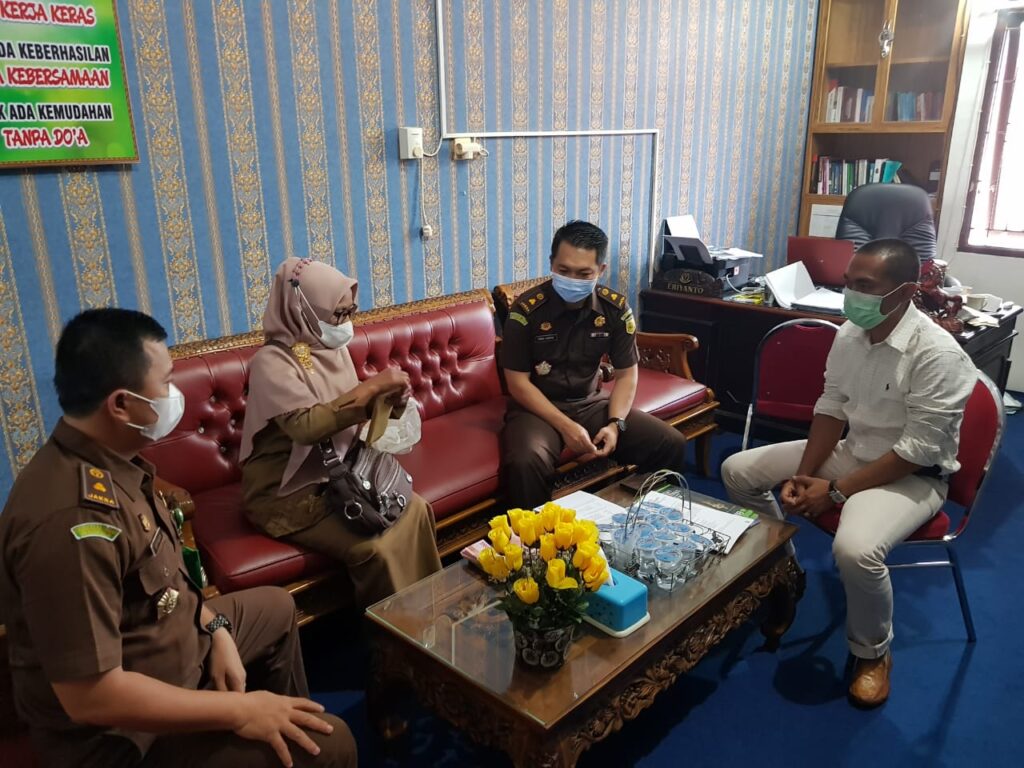 Pengembalian Dana BOS oleh Mantan Bendahara ke SD N 24 Aie Angek (Foto: ist)