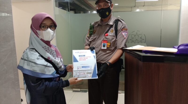 Penyerahan Berkas Verifikasi Faktual oleh Pimred MZK News Martha Syaflina kepada Dewan Pers (Dok: mzknews.co)