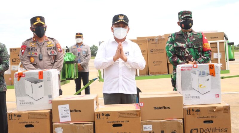 Penerimaan Bantuan Alat Konsentrator oleh Gubernur Kalteng bersama Kapolda Kalteng dan Danrem 102 (Foto: Ist)