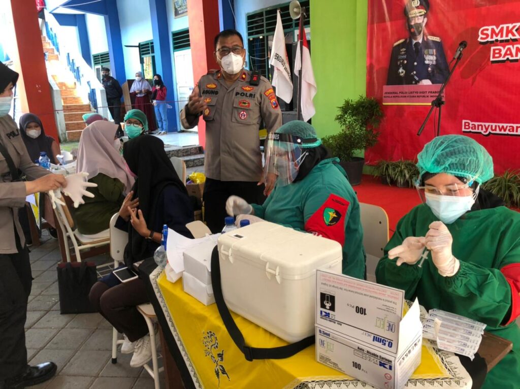 Proses Vaksinasi di Lembaga Pendidikan Banyuwangi bersama Polresta Banyuwangi (Foto: Ist)