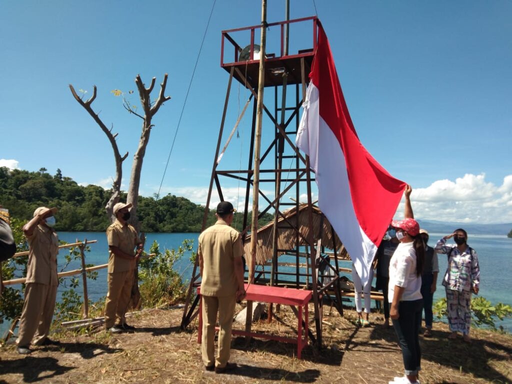 Prosesi Upacara HUT RI yang dilakukan Oleh Pemdes Wawontulap (Foto: Ist)