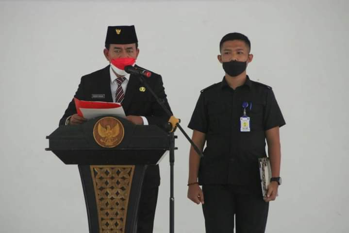 Bupati Nias Barat Kukuhkah Paskibraka (Foto: Ist)