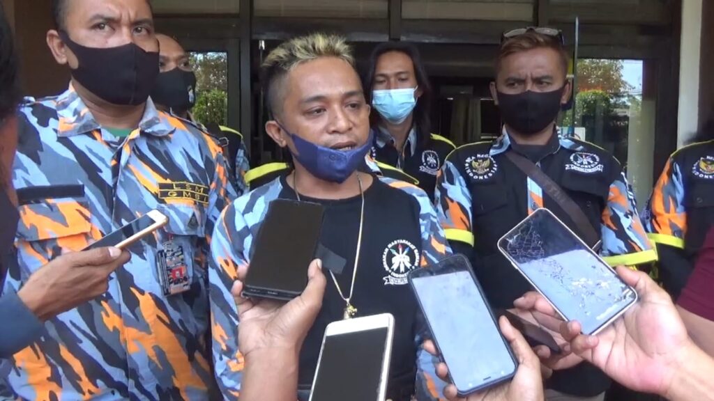 Ketua LSM GMBI datangi Kantor DPU CKPP Banyuwangi (Foto: Ist)
