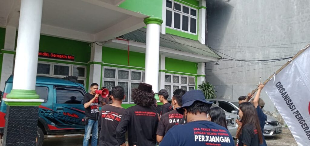 Aksi Massa oleh DPP OPM di depan Kantor Kemenag Kota Makassar (Foto: Ist)