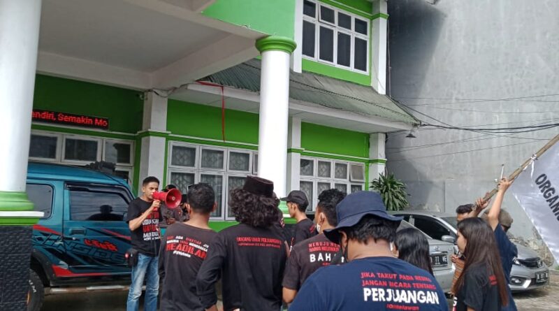 Aksi Massa oleh DPP OPM di depan Kantor Kemenag Kota Makassar (Foto: Ist)