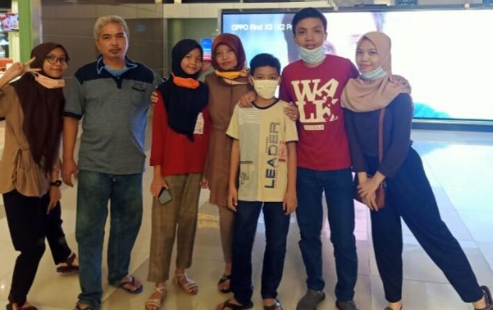 Keluarga korban penipuan peminjaman online di purwakarta, Sabtu 02 Oktober 2021