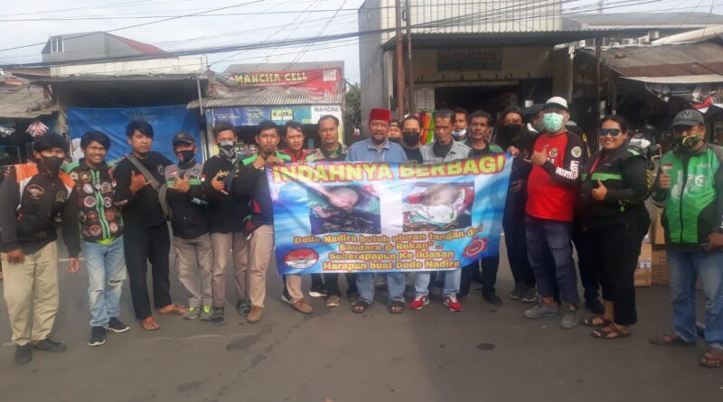 Foto bersama Pengbers, Komunitas Online Gelar Galang Dana