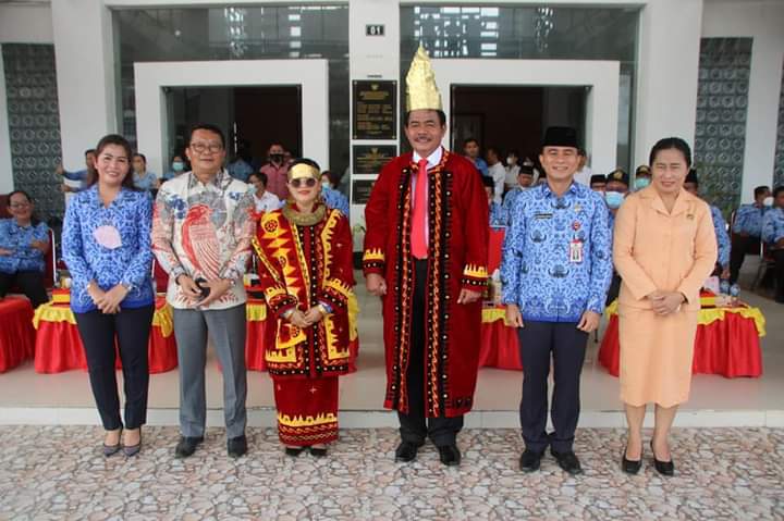 Peringati Hari Pahlawan dan Lounching Baju Batik dan Adat Nias Barat (Foto: Ist)
